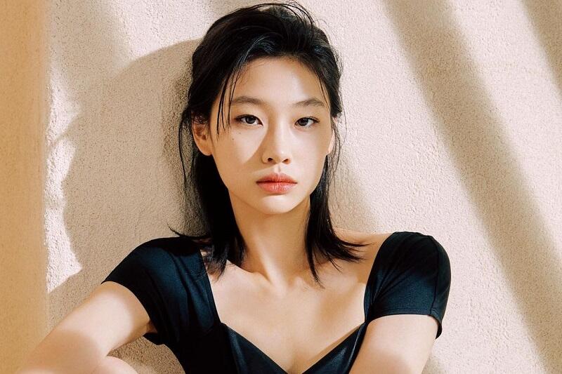 Jung Ho Yeon Geser IU dari Peringkat 8 `Selebriti Korea dengan Follower IG Terbanyak`