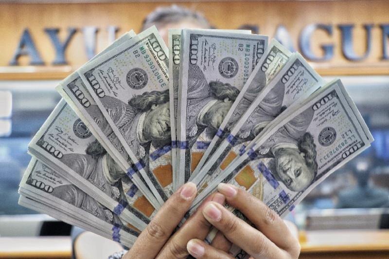 Fed Cenderung Hawkish di Antara Bank Sentral, Dolar Kian Perkasa