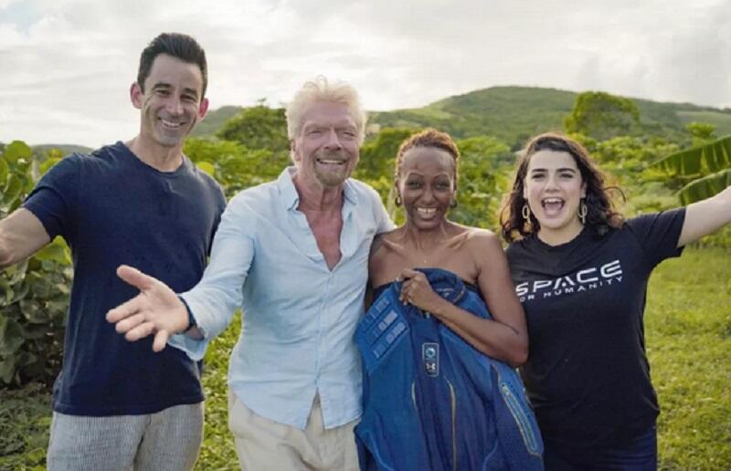 Siap ke Luar Angkasa, Wanita Ini Dapat Tiket Gratis dari Virgin Galactic