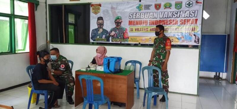 Gencar, Koramil Simpang Empat Tanbu Suntikan Ratusan Vaksinasi untuk Warga