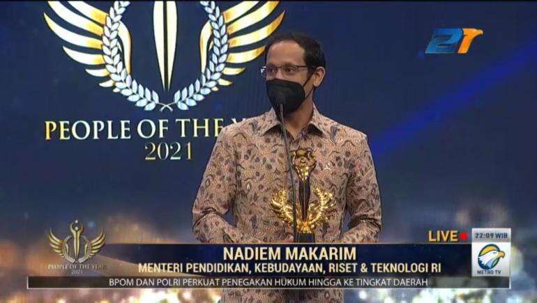 Mas Menteri Nadiem Terima Penghargaan People of The Year 2021
