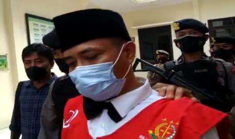 M Kece Mengeluh Sakit, Sidang Pembacaan Dakwaan Ditunda