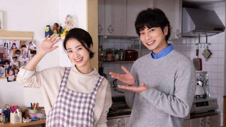 Jun Matsumoto Dan Aya Ueto Jadi Suami Istri Di Drama Tonari no Chikara