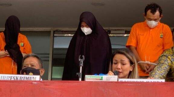 Sebelumnya Jadi Anak Angkat, Riri Khasmita Kini Ngaku Ngekos di Rumah Ibu Nirina Zubir