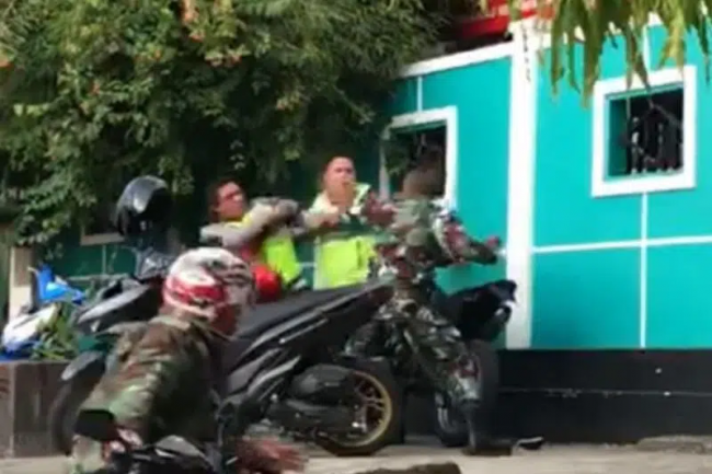 Oknum Tentara dan Polisi Terlibat Baku Hantam, Diduga Tak Terima Saudaranya Ditilang Polantas