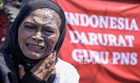 Janji Kesejahteraan di Tengah Kritik Rekrutmen Guru Honorer