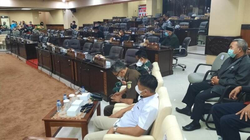 Perda APBD 2022 Kalsel Disahkan, Bangku Kosong Warnai Paripurna