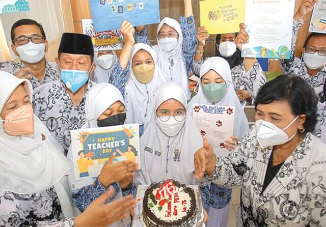 Hari Guru Nasional, Siswa Beri Kejutan