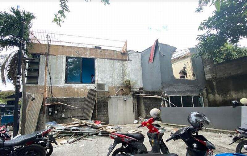 Bangunan di Atas Saluran Air di Kemang Jaksel Mulai Dibongkar