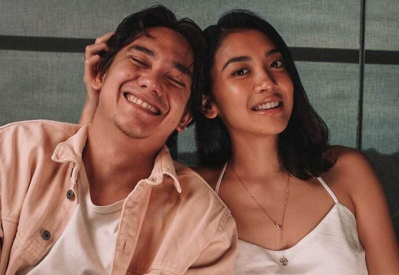 Adipati Dolken Ciuman dengan Della Dartyan di Film, Begini Reaksi sang Istri