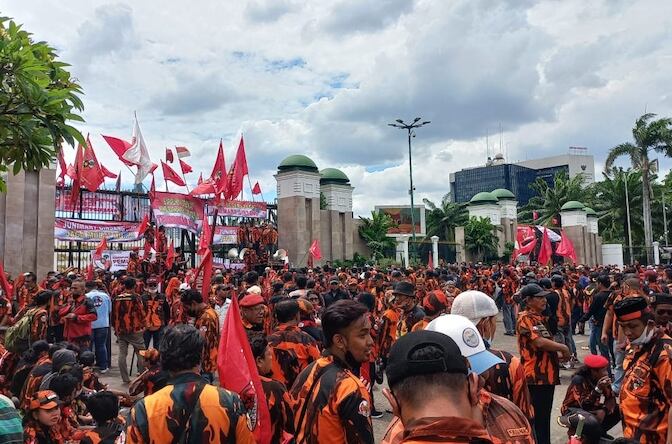 Pemuda Pancasila Geruduk DPR: Mana Nyalimu Junimart