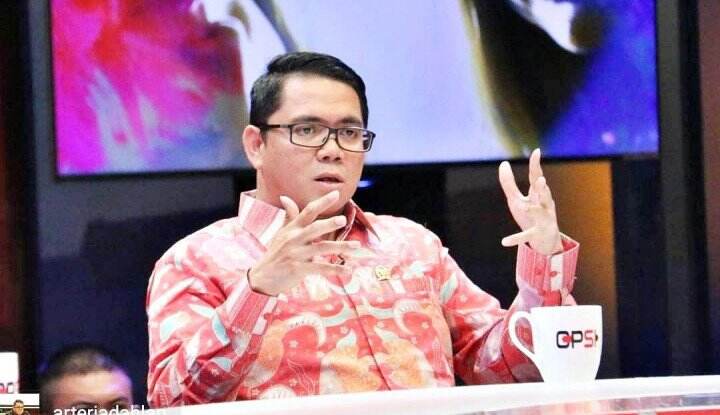 Tak Peduli Sedang Sakit, Anggiat Pasaribu Sambangi Arteria Dahlan di Gedung DPR