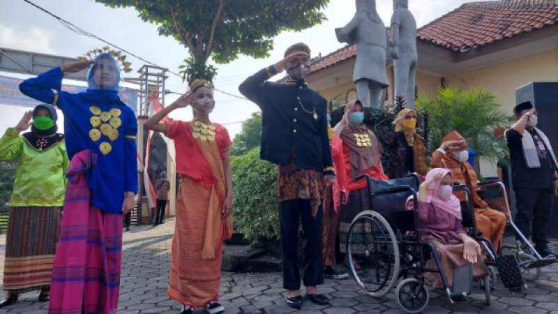 Perjuangkan Upah Buruh Setiap Tahun, Tapi Lupa Gaji Guru Memprihatinkan, Ganjar: Saya Nggregel