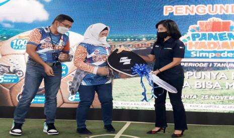 BRI Pasar Minggu Serahkan Hadiah Simpedes Periode I