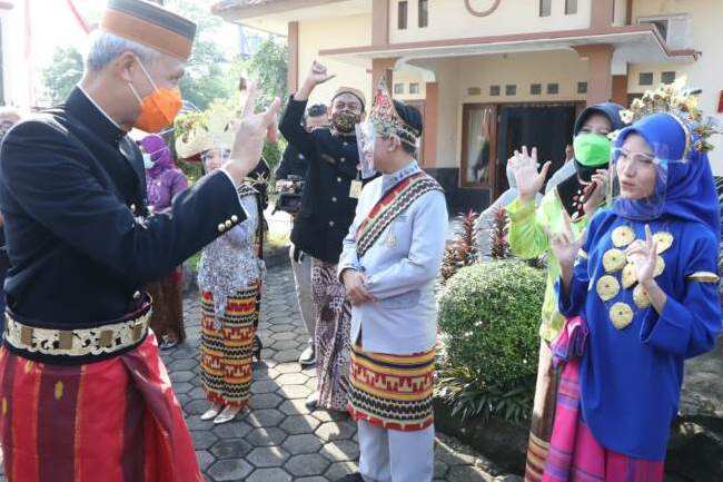 Hari Guru Nasional, Saatnya Guru Honorer Digaji Setara UMK