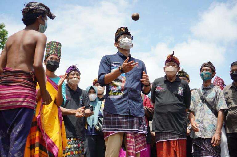 Demi Pulihkan Ekonomi Sandi Sumbang Fasilitas Homestay Desa Senaru, Lombok