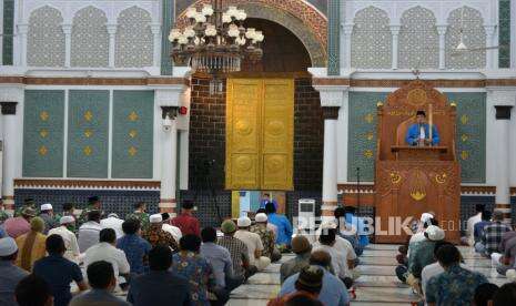Contoh Khutbah Jumat: Merantau Demi Belajar Agama