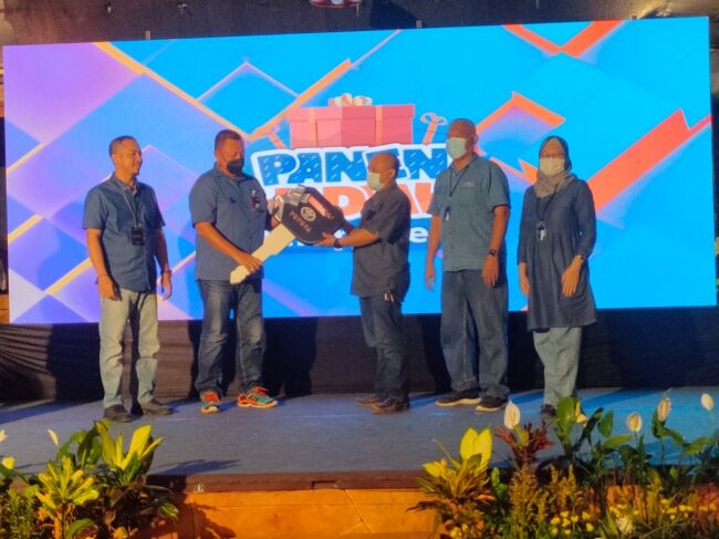 BRI Cabang Tasik Berikan Mobil Toyota Avanza kepada Nasabah Unit Bantar