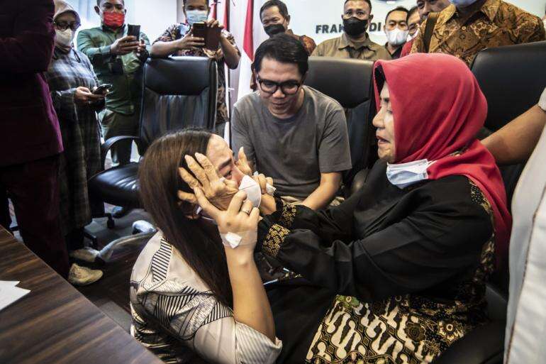 Sepupu Jenderal Cium Tangan Arteria Dahlan Nah Gitu, Damai Kan Indah...