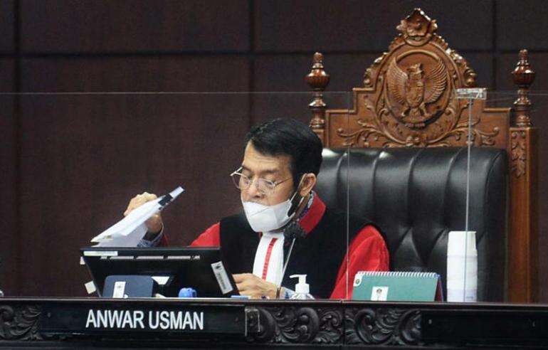 Putusan MK Soal UU Ciptaker Cacat Tapi Bisa Dipake