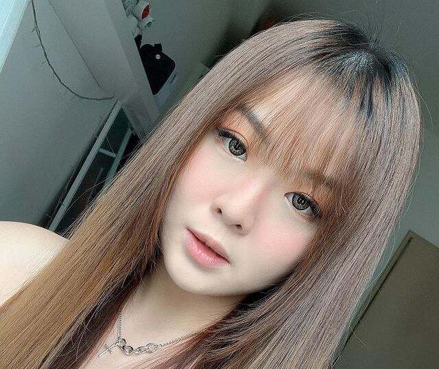 Imut Banget, 4 Potret Cantik Pramugari Evon Tseng Bikin Gemas