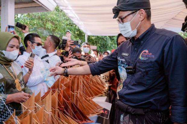 Tembus 50 Besar ADWI, Menparekraf Dorong Desa Ara Bulukumba Hadirkan Wisata Pinisi