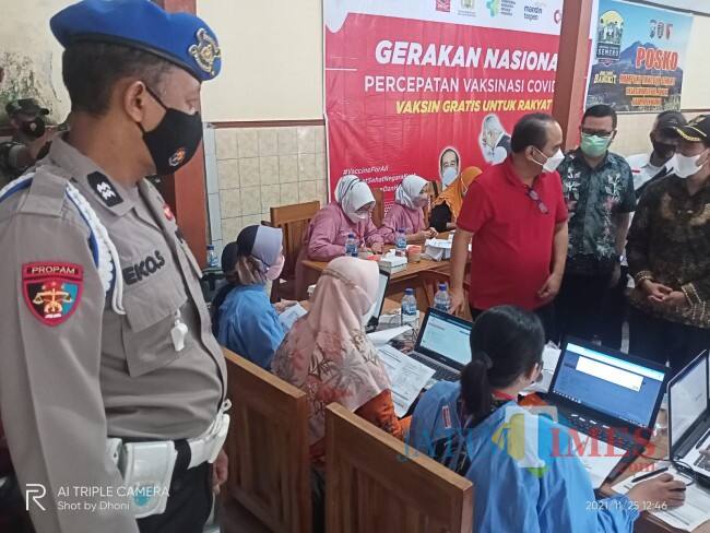 Wamendes PDTT Pantau Pelaksanaan Vaksinasi Covid-19 di Ngawi