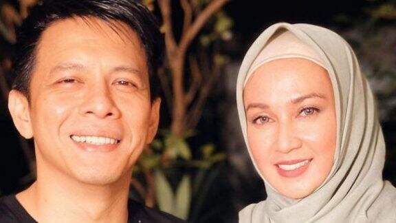 Dikabarkan Dekat dengan Ariel Noah, Dina Lorenza Beberkan Isyarat Bakal Nikah?