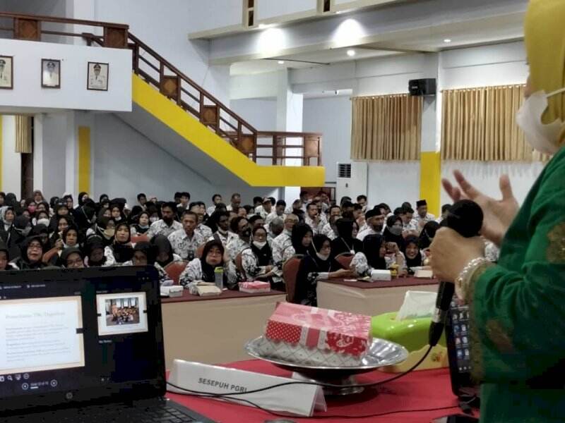 Peringati Hari Guru Nasional, Pemkab Selayar Bersama PGRI dan Prodi PBSI UMI Gelar Seminar Pendidikan