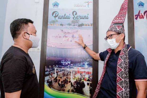 Sambangi Pantai Seruni, Sandiaga Sebut Kabupaten Bantaeng Sulsel Kaya Potensi Wisata