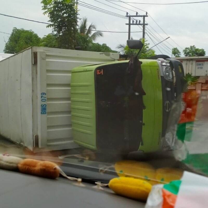 Truk Terbalik di Pabahanan Pelaihari Tala, Polisi Ungkap Penyebabnya