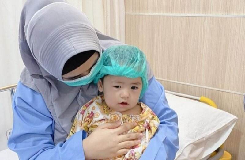 Kondisi Anak Oki Setiana Dewi Usai Operasi