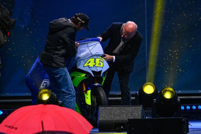 Rossi Dihadiahi Motor WSBK Full Spec Balap dari Yamaha