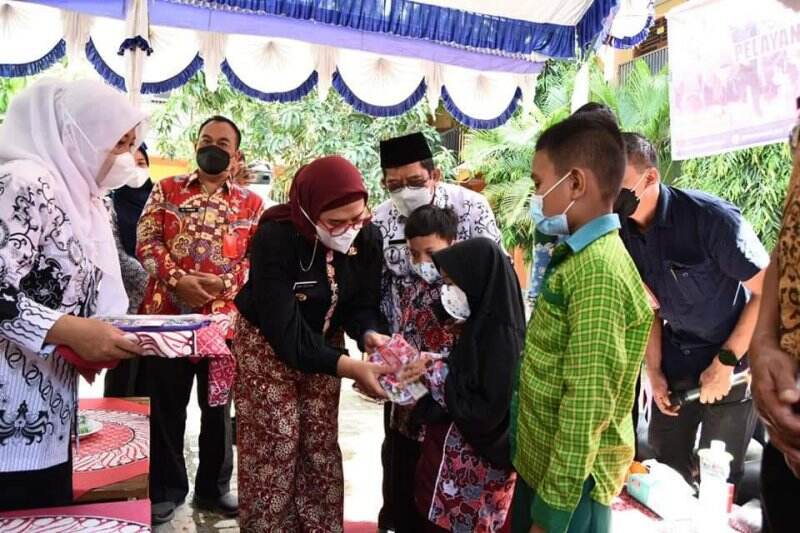 Peringati HUT ke-76 PGRI, Bupati Nina Agustina Luncurkan Gebyar 1000 KIA