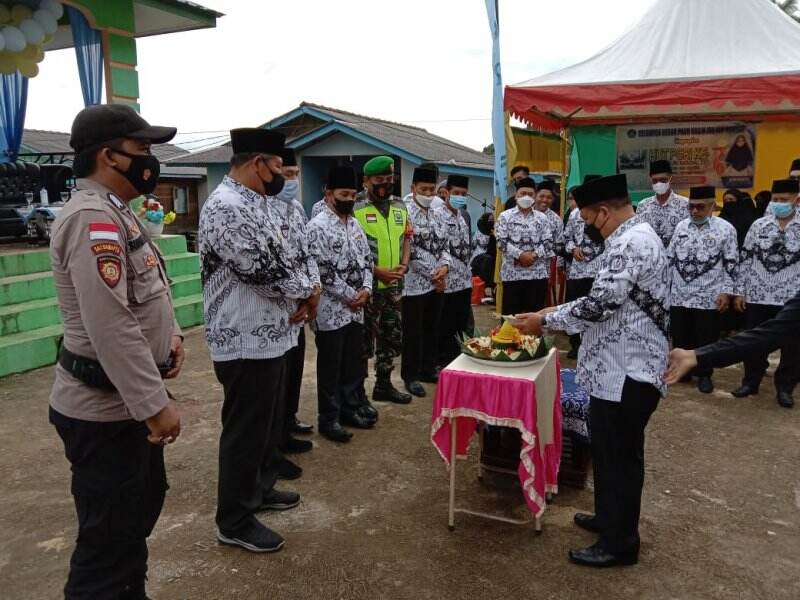 Kekhidmatan Hut PGRI dan HGN di Perbatasan Indonesia Kepulauan Anambas