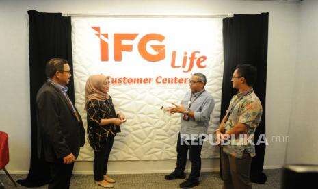 In Picture: Peresmian Costumer Center IFG Life
