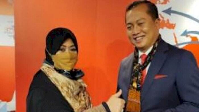 Dubes Indonesia untuk Turki Dapat Oleh-Oleh Syal Bermotif Khas Parepare dari Erna Rasyid Taufan