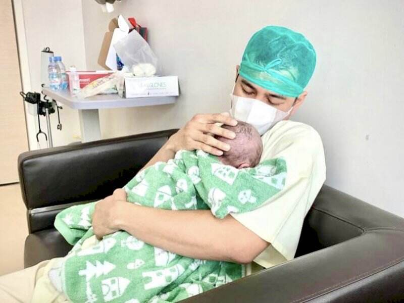 Putra Keduanya Lahir dengan Sehat, Nagita dan Raffi Rahasiakan Wajah Baby R: Suaranya Aja Dulu