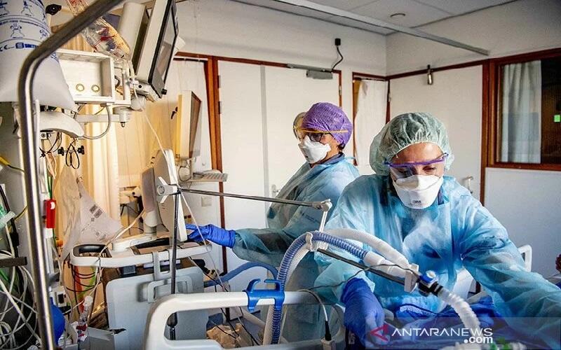 Pasien Covid-19 Membeludak, RS Hentikan Kemoterapi dan Transplantasi Organ