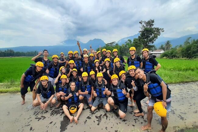 GETS Hotel Semarang Gelar River Tubing, Tingkatkan Kebersamaan dan Solidaritas Karyawan