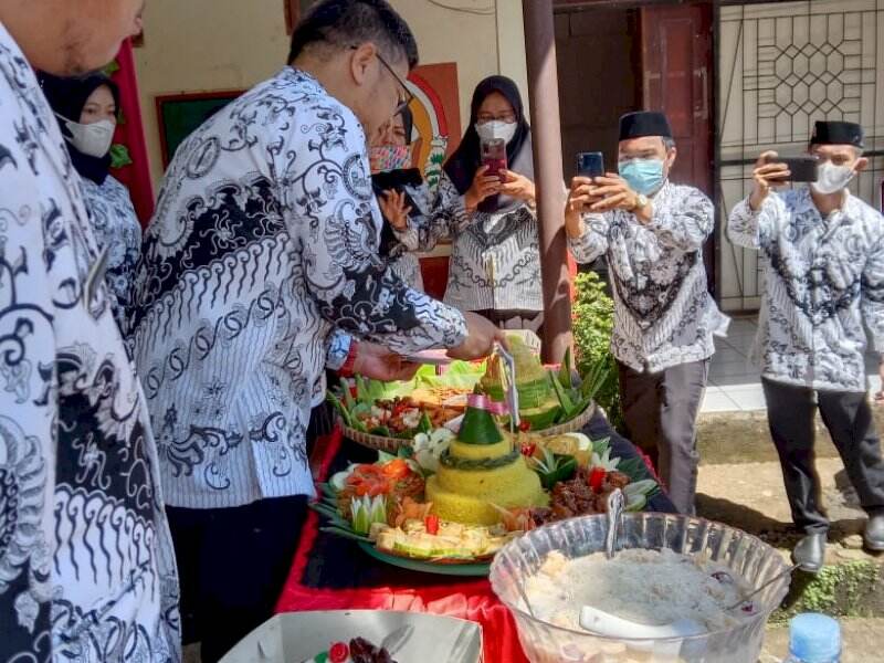 Peringati HGN Bersama Guru Daerah Terpencil, Irman YL Dorong Penerimaan PPPK Tanpa Batas Usia