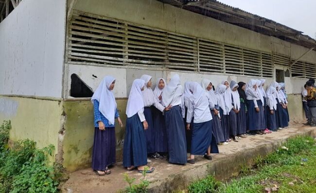 Bupati Rudy Akan Upayakan Perbaikan MTs Darul Munajjah