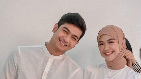 Pamer Kemesraan sambil Nyanyi Duet, Ria Ricis dan Teuku Ryan Panen Nyinyiran: Lipsing Aja Ancur!