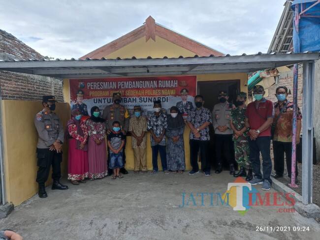 Peduli, Kapolres Ngawi Resmikan Pembangunan Rumah Seorang Petugas Kebersihan