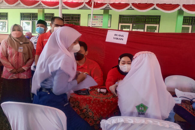 Vaksinasi BIN Sasar Ribuan Pelajar dan Santri