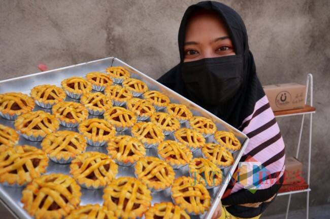 Banting Setir Jual Kue Pie Nanas, Wanita Asal Kediri Ini Mampu Raup Puluhan Juta Per Bulan