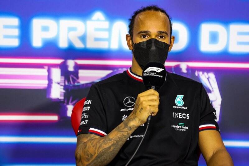 Persaingan dengan Max Verstappen Makin Panas, Lewis Hamilton Tak Sempat Rayakan Kemenangan di F1 GP Qatar 2021