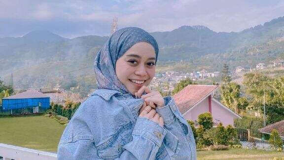 Penampilan Lesti Kejora Dinilai jadi Glamor Gegara Ikuti Rizky Billar, Fans Langsung Sewot!