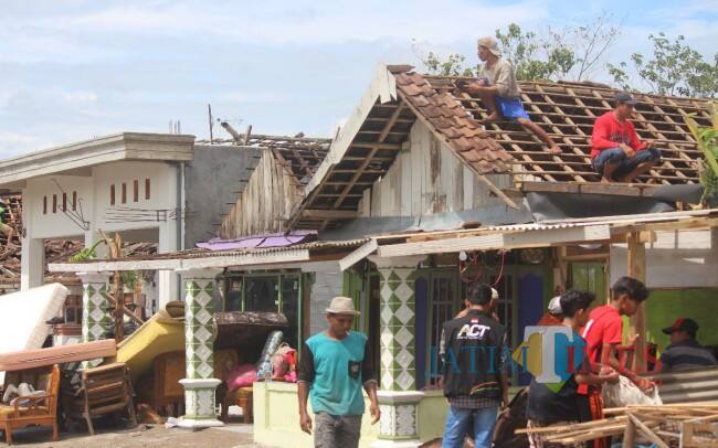Dear Bupati Jombang! Warga Butuh Ini untuk Perbaiki Rumah yang Tersapu Angin Kencang