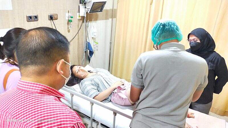 Dramatis! Jadi Korban Penculikan, Gadis Ini Lompat dari Taksi Online